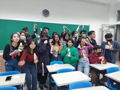 連結到文化課─風獅爺瓷瓶彩繪